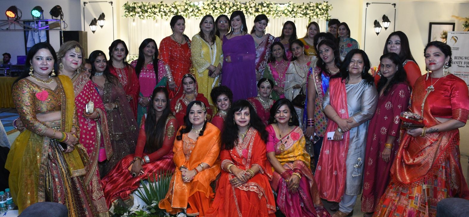 विभूतिखंड स्थित एक निजी होटल में प्री-करवाचौथ सेलिब्रेशन आयोजित किया गया।