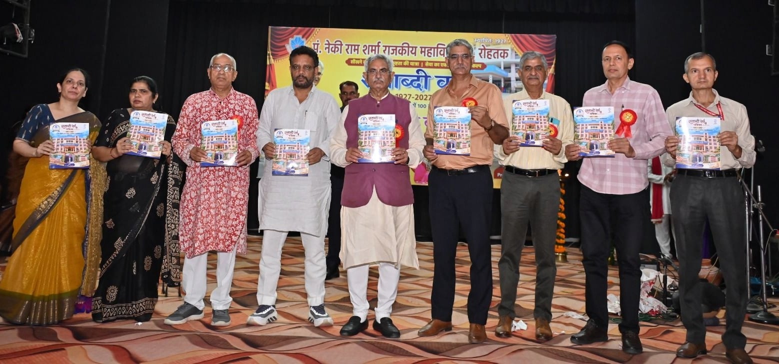 25. नेकीराम कॉलेज में शताब्दी समारोह में नृत्य करती छात्राएं। स्रोत: काॅलेज 25. नेकीराम कॉलेज में शताब्दी समारोह में नृत्य करती छात्राएं। स्रोत: काॅलेज