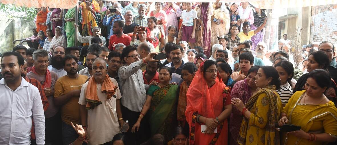 ब्राह्मणी टोला में सोमवार को तीन अर्थियां उठीं तो माहौल गमगीन हो उठा। ब्राह्मणी टोला में सोमवार को तीन अर्थियां उठीं तो माहौल गमगीन हो उठा।