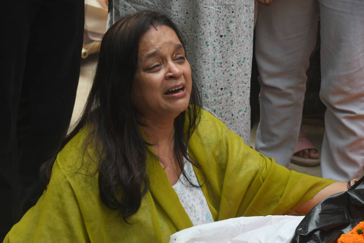 ब्राह्मणी टोला में सोमवार को तीन अर्थियां उठीं तो माहौल गमगीन हो उठा। ब्राह्मणी टोला में सोमवार को तीन अर्थियां उठीं तो माहौल गमगीन हो उठा।