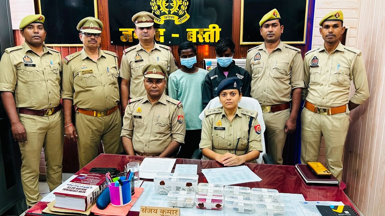 चेन स्नैचिंग करने वाली महिलाओं को पुलिस ने किया गिरफ्तार। स्रोत- पुलिस चेन स्नैचिंग करने वाली महिलाओं को पुलिस ने किया गिरफ्तार। स्रोत- पुलिस