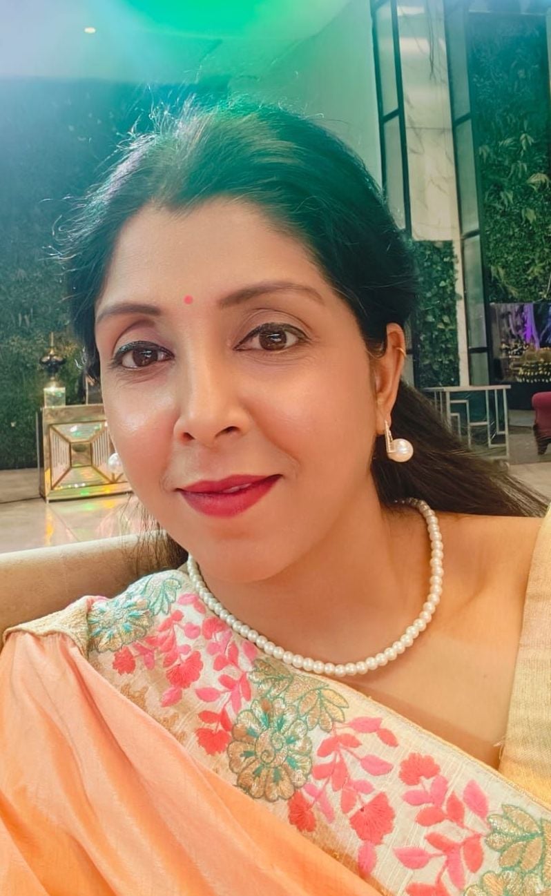 फोटो 100: रेलवे रोड पर स्थित साड़ी की दुकान पर खरीदारी करती महिलाएं। संवाद फोटो 100: रेलवे रोड पर स्थित साड़ी की दुकान पर खरीदारी करती महिलाएं। संवाद
