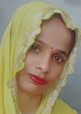फोटो 100: रेलवे रोड पर स्थित साड़ी की दुकान पर खरीदारी करती महिलाएं। संवाद फोटो 100: रेलवे रोड पर स्थित साड़ी की दुकान पर खरीदारी करती महिलाएं। संवाद