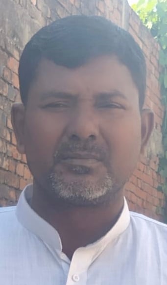 फोटो कैप्शन: मांडा: सड़क हादसे में मृत किशन मिश्र की फाइल फोटो। फोटो कैप्शन: मांडा: सड़क हादसे में मृत किशन मिश्र की फाइल फोटो।