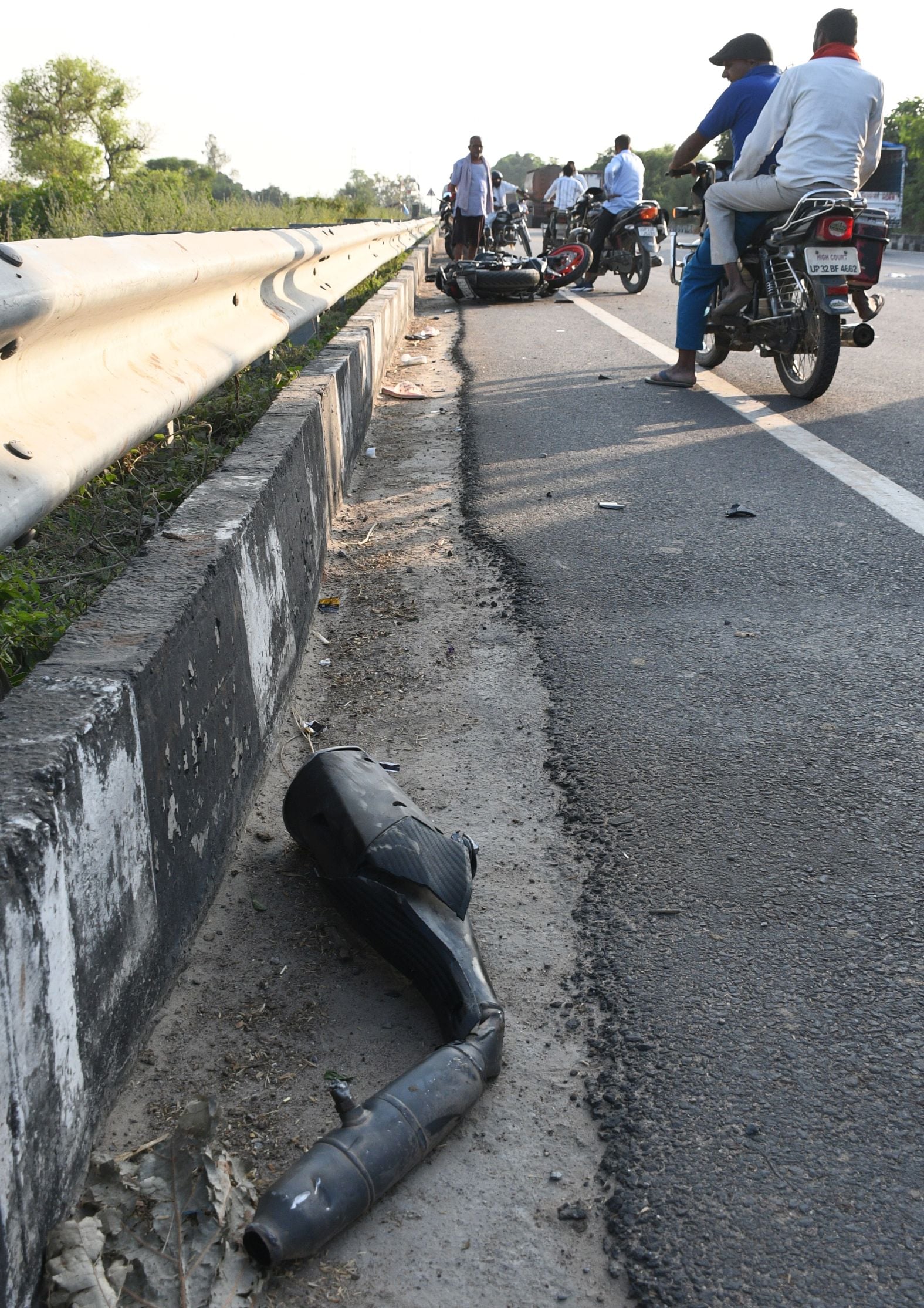 कार की टक्कर से बाइक सवार युवक की मौत, दो दोस्त घायल कार की टक्कर से बाइक सवार युवक की मौत, दो दोस्त घायल