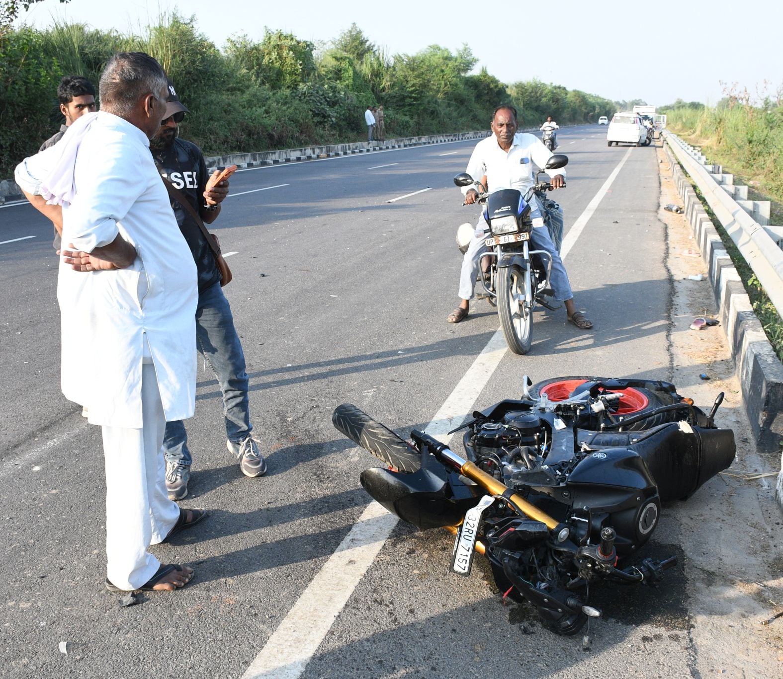 कार की टक्कर से बाइक सवार युवक की मौत, दो दोस्त घायल कार की टक्कर से बाइक सवार युवक की मौत, दो दोस्त घायल