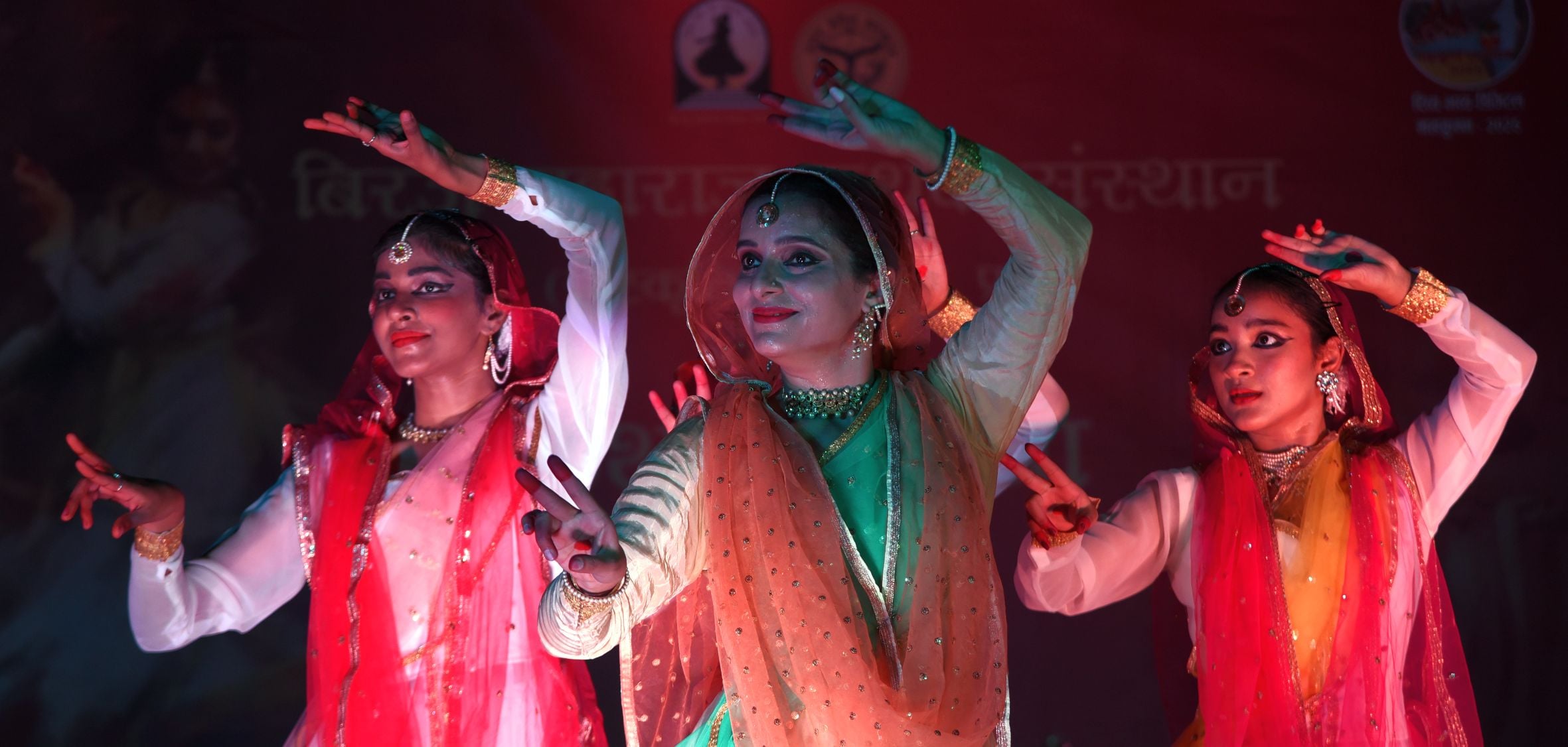 कैसरबाग स्थित राय उमानाथ बलि प्रेक्षागृह में बिरजू महाराज कथक संस्थान व संस्कृति विभाग उत्तर प कैसरबाग स्थित राय उमानाथ बलि प्रेक्षागृह में बिरजू महाराज कथक संस्थान व संस्कृति विभाग उत्तर प