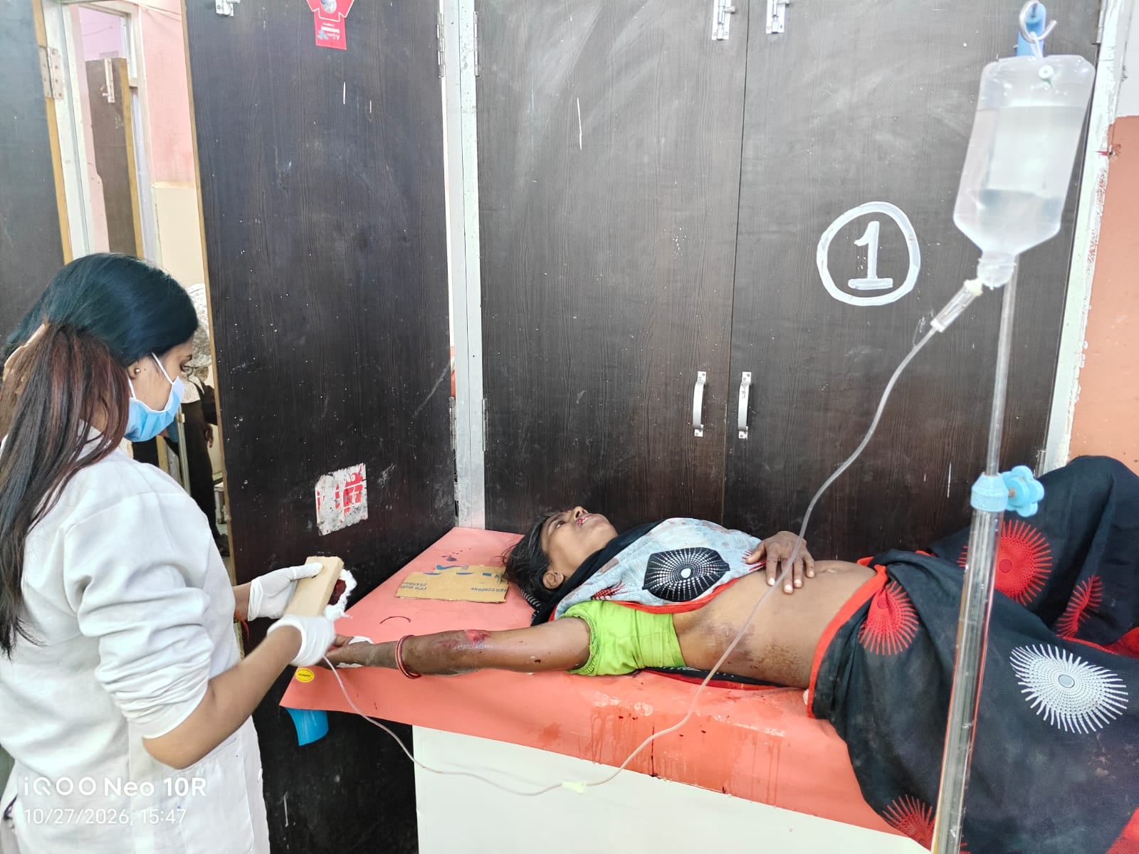 मेडिकल कॉलेज के अस्पताल में भर्ती घायल बिंदेश्वरी। संवाद मेडिकल कॉलेज के अस्पताल में भर्ती घायल बिंदेश्वरी। संवाद
