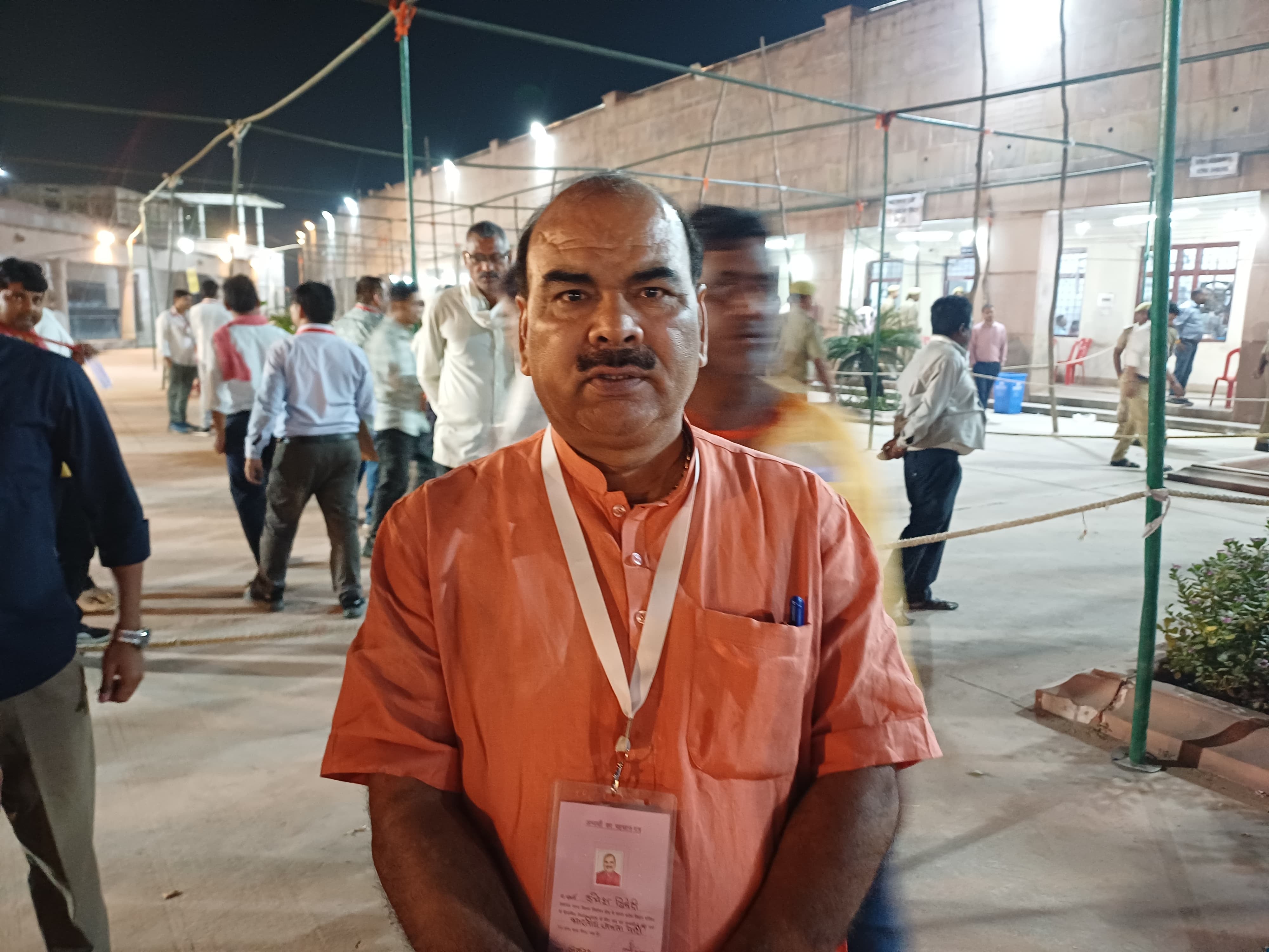 मतगणना में लगे कर्मी। मतगणना में लगे कर्मी।