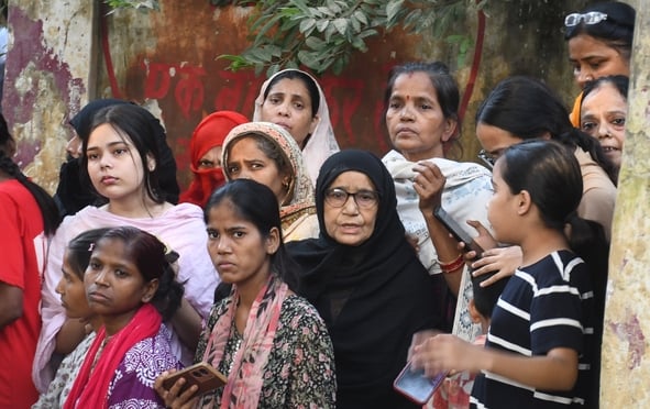 पीड़ित परिवार से डिप्टी सीएम ब्रजेश पाठक ने मुलाकात की। उन्होंने शवों को कंधा भी दिया। पीड़ित परिवार से डिप्टी सीएम ब्रजेश पाठक ने मुलाकात की। उन्होंने शवों को कंधा भी दिया।