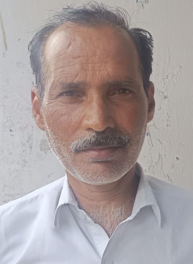 शहर के शेखपुर स्थित केंद्र का खुला गेट और खाद न होने से पसरा सन्नाटा। संवाद शहर के शेखपुर स्थित केंद्र का खुला गेट और खाद न होने से पसरा सन्नाटा। संवाद