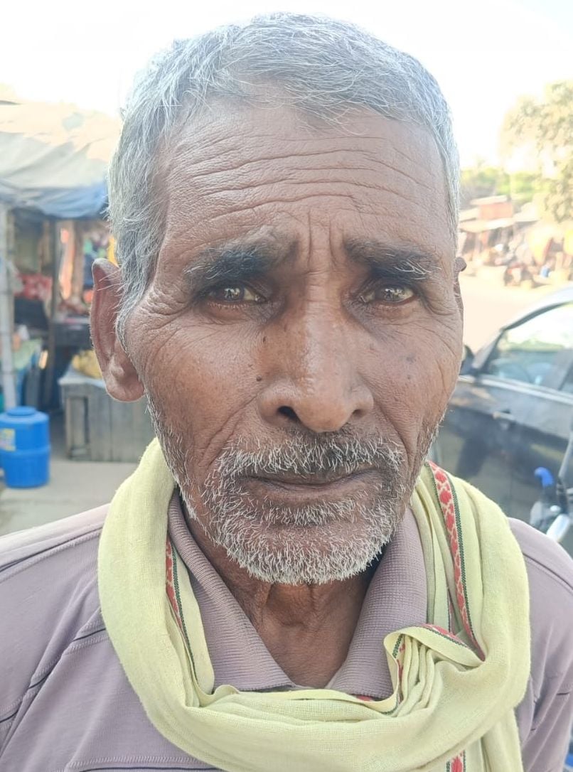 शहर के शेखपुर स्थित केंद्र का खुला गेट और खाद न होने से पसरा सन्नाटा। संवाद शहर के शेखपुर स्थित केंद्र का खुला गेट और खाद न होने से पसरा सन्नाटा। संवाद