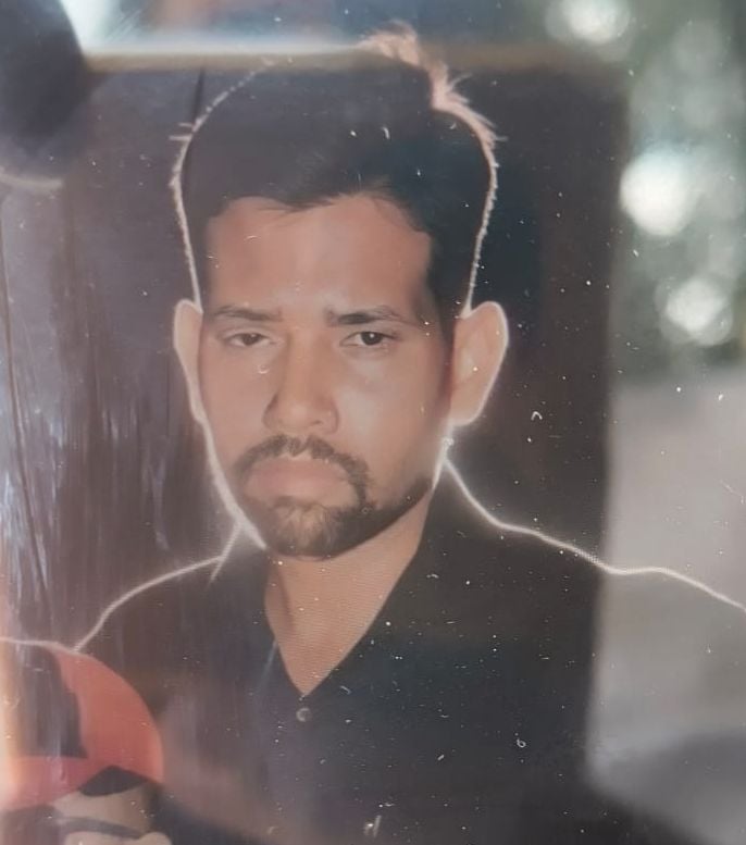 ट्रैक्टर-ट्रॉली अनियंत्रित होकर नहर में पलटी, चालक की मौत ट्रैक्टर-ट्रॉली अनियंत्रित होकर नहर में पलटी, चालक की मौत