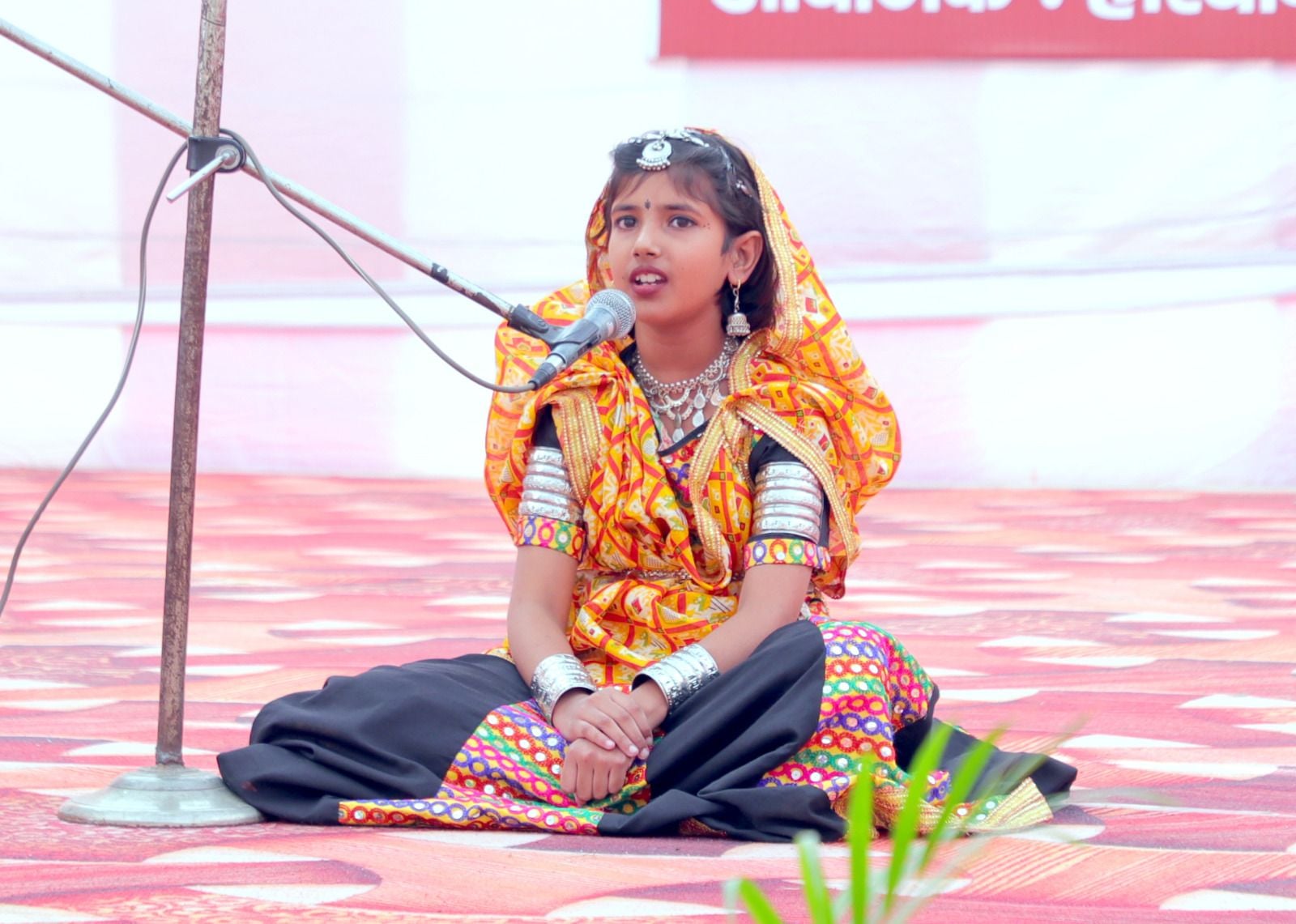 फोटो 07 प्रतियोगिताओं में प्रस्तुति देती छात्रा। स्रोत: विभाग फोटो 07 प्रतियोगिताओं में प्रस्तुति देती छात्रा। स्रोत: विभाग