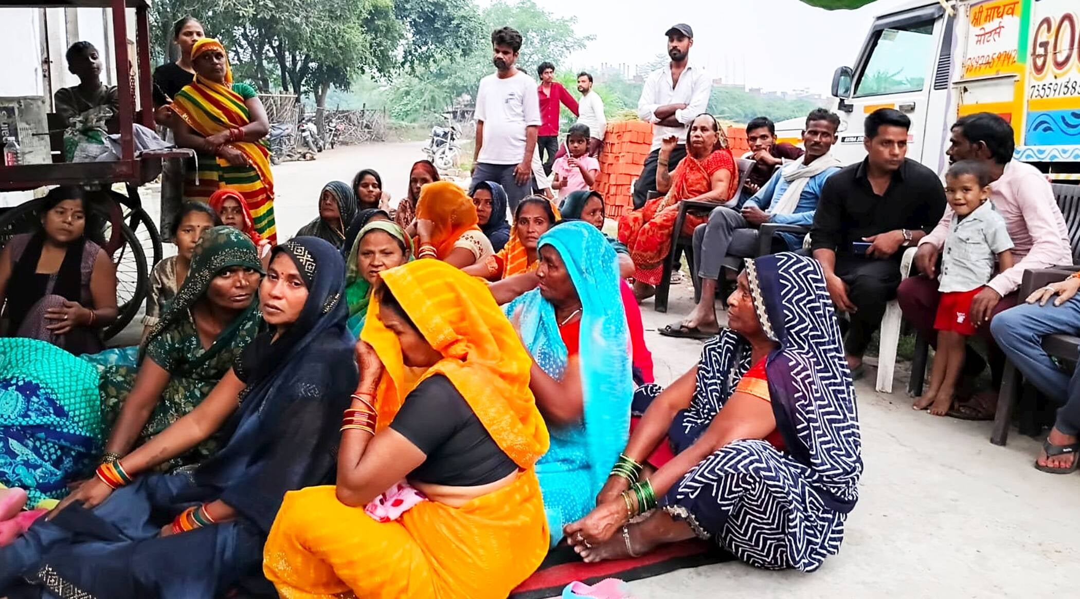 फोटो-15-हाईवे पर परखचे उड़ी पिकअप। संवाद फोटो-15-हाईवे पर परखचे उड़ी पिकअप। संवाद