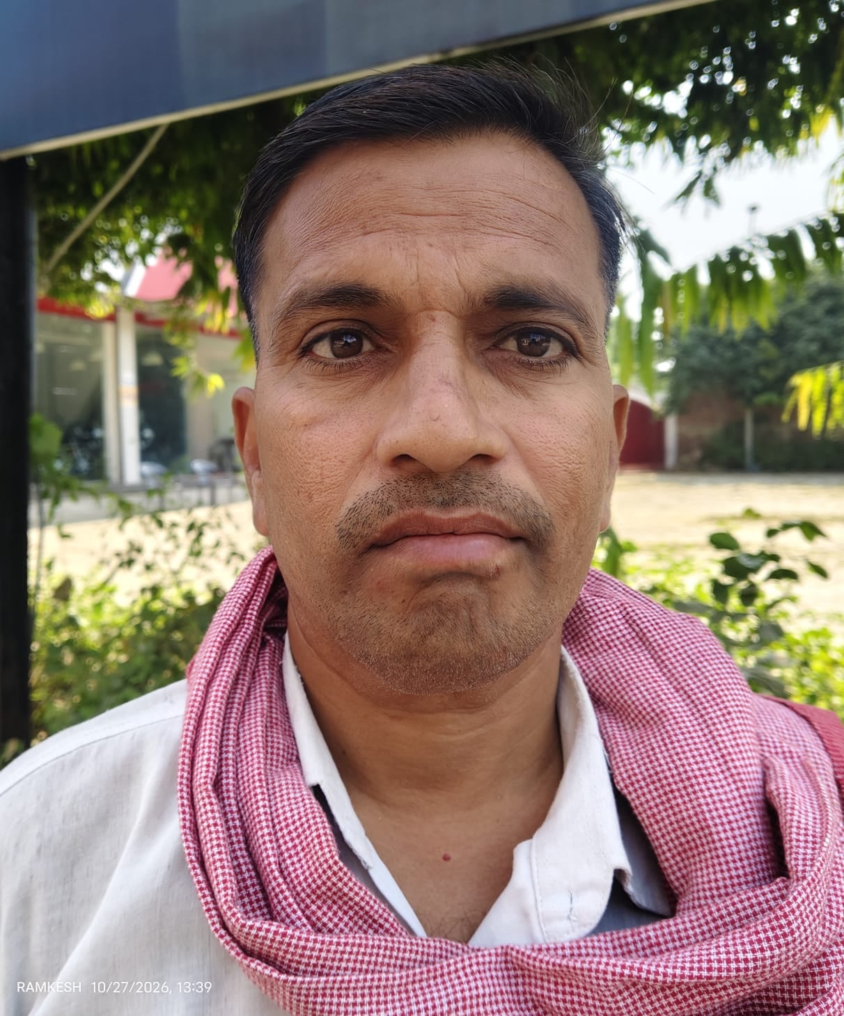 फोटो: 21:: गांव के मुख्य मार्ग पर भरे पानी के बीच से होकर स्कूल से आतीं छात्राएं। संवाद फोटो: 21:: गांव के मुख्य मार्ग पर भरे पानी के बीच से होकर स्कूल से आतीं छात्राएं। संवाद