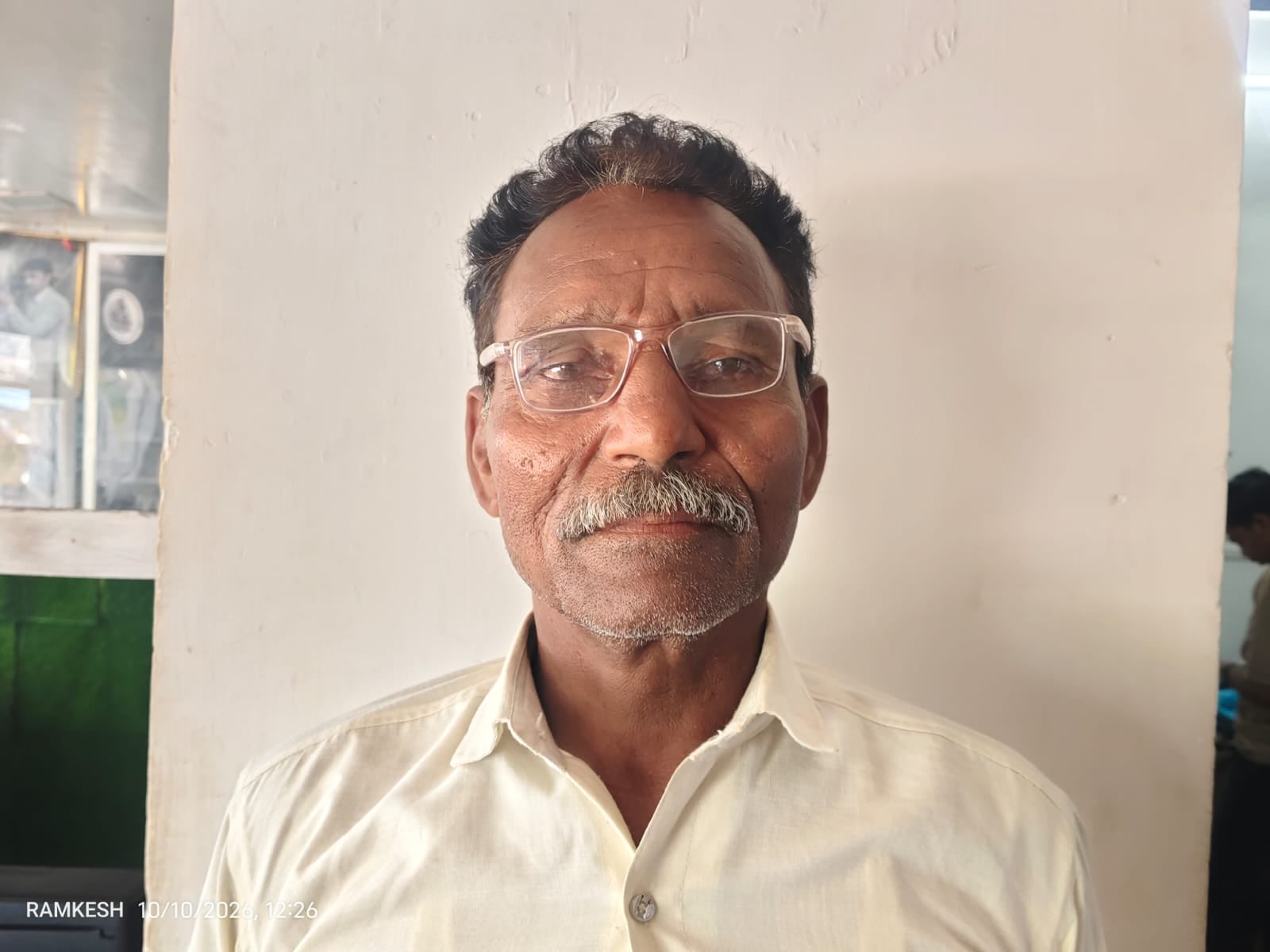 फोटो 30::सहकारी समिति जसवंतनगर में लटका ताला। संवाद