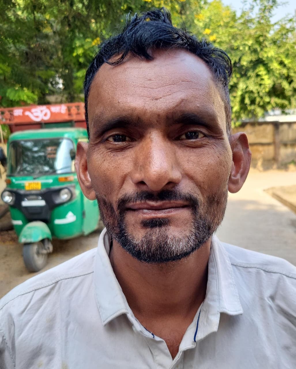 फोटो 30::सहकारी समिति जसवंतनगर में लटका ताला। संवाद