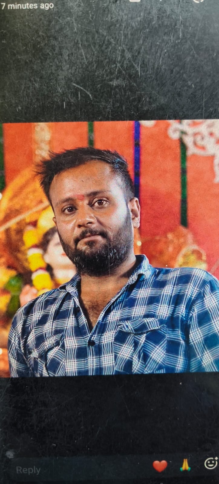 सआदतगंज के नौबस्ता स्थित ब्राह्मणी टोला में तैनात पुलिस व पीड़ित परिवार के घर लोगों का आना जा
