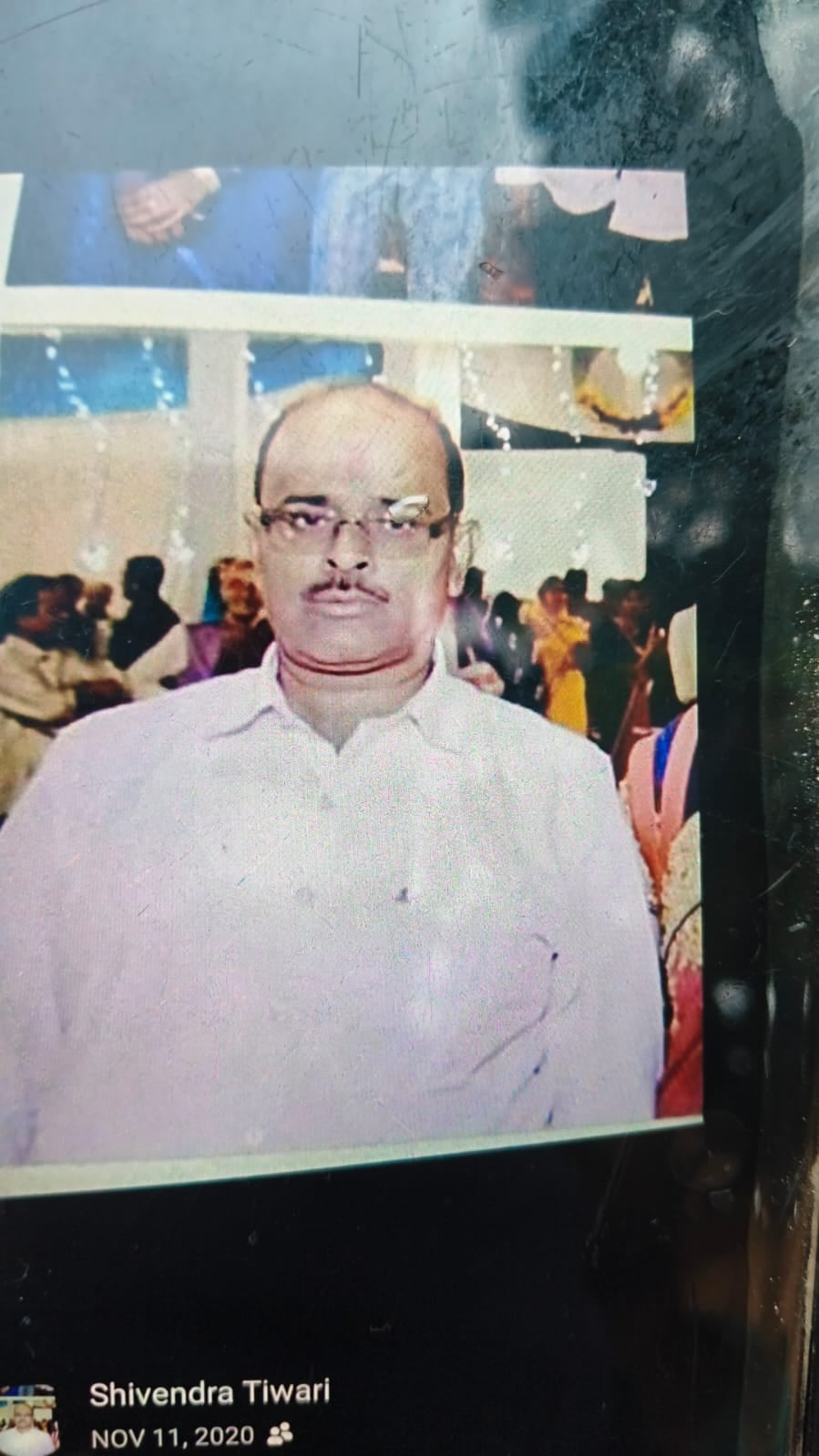 सआदतगंज के नौबस्ता स्थित ब्राह्मणी टोला में तैनात पुलिस व पीड़ित परिवार के घर लोगों का आना जा