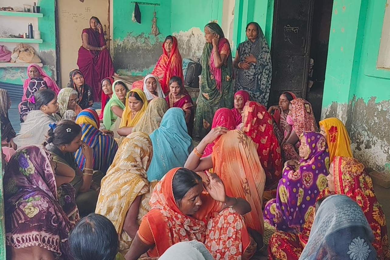 सांप के साथ स्नैक कैचर गुलाब राम। फाइलफोटो सांप के साथ स्नैक कैचर गुलाब राम। फाइलफोटो