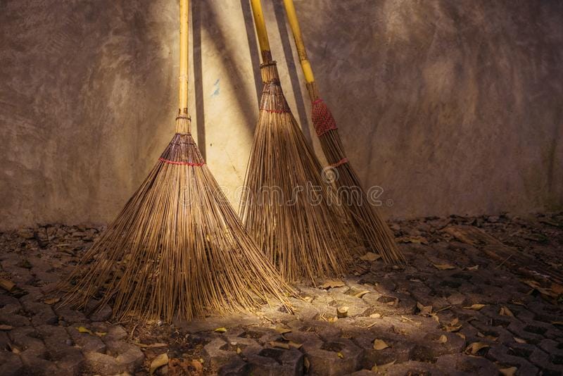 Auspicious three Brooms