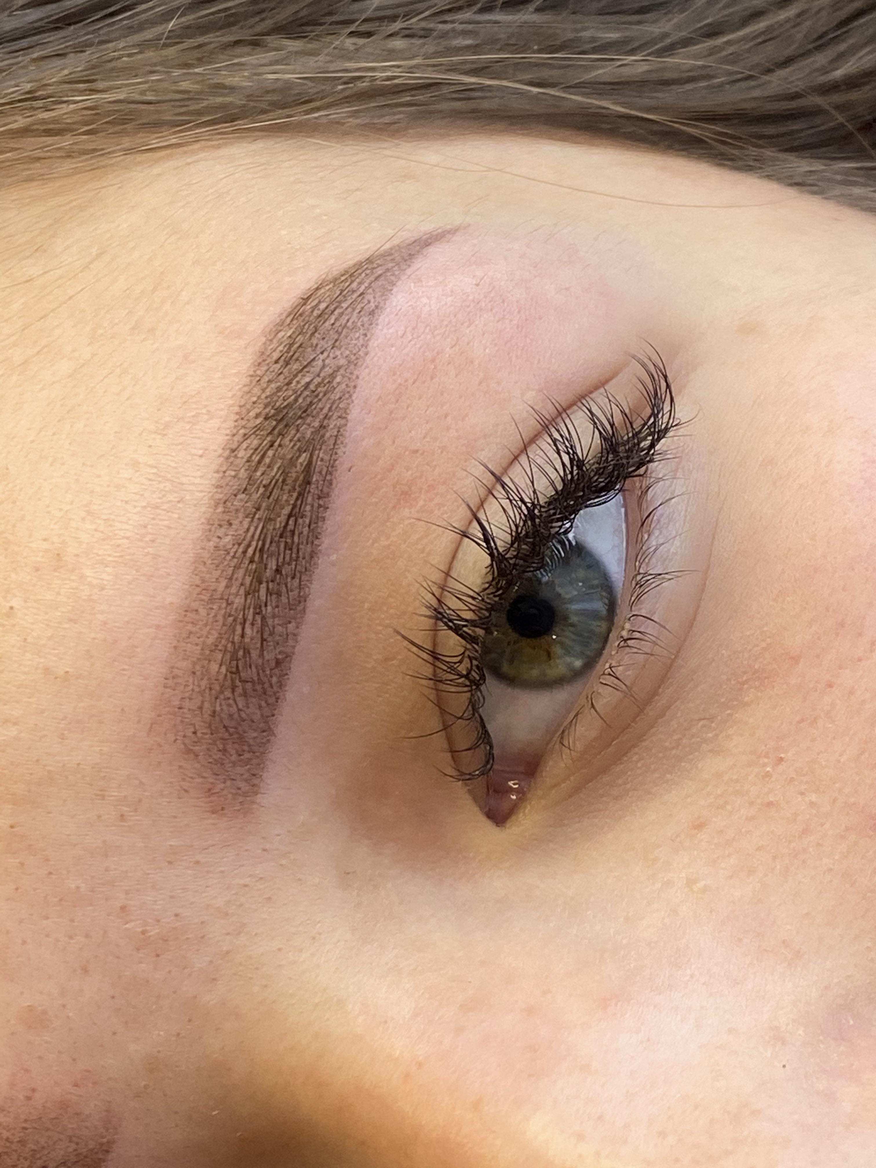 Pisces: Soft eyebrows 