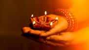 Know how diwali is celebrated in different regions of world