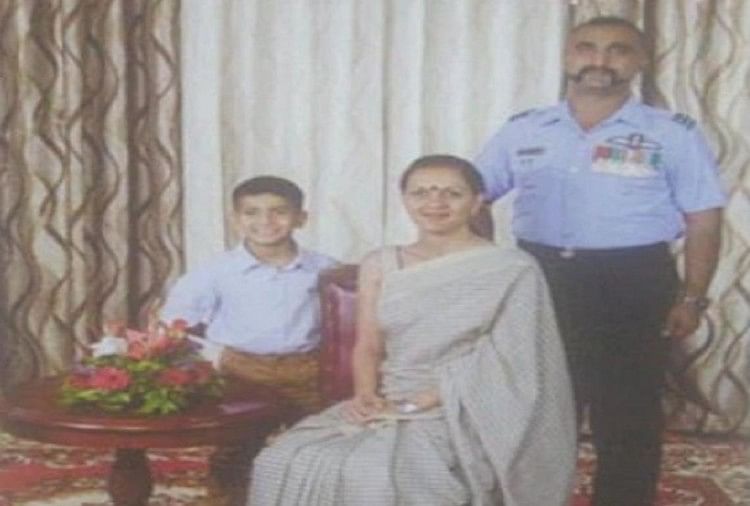 Woman in viral video is not Wing Commander Abhinandan's wife FAKE News 