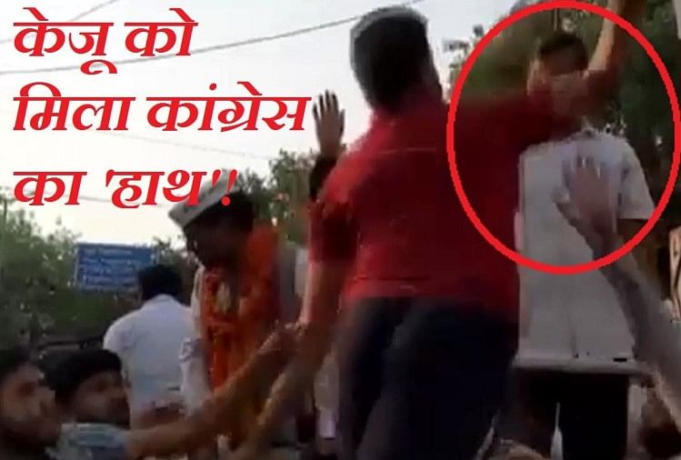 SHOCKING news Delhi CM Arvind Kejriwal  slapped again during roadshow poll campaigning
