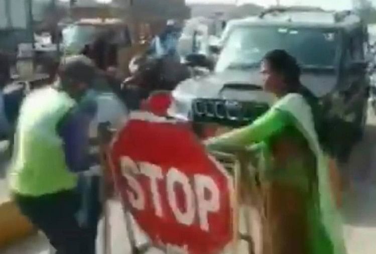 YSRCP leader D Revathi slaps a toll plaza staff
