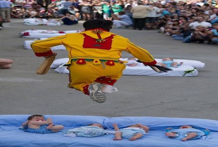 Know about the Spanish Baby Jumping or Devil Jumping Festival El Colacho, a strange festival in which a person jumps over newborn babies