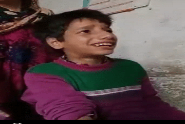 Viral Video Of Kid Reaction To Injection Watch Funny Video - इंजेक्शन लगवाते हुए बच्चे ने निकाली ऐसी आवाजें, पूरी वीडियो देखने के बाद नहीं रोक पाएंगे हंसी Viral Video Of Kid Reaction To Injection Watch Funny Video - इंजेक्शन लगवाते हुए बच्चे ने निकाली ऐसी आवाजें, पूरी वीडियो देखने के बाद नहीं रोक पाएंगे हंसी