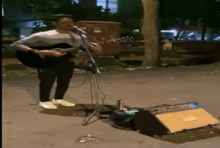 boy sings jab koi baat on street to pay his music school fees video goes viral