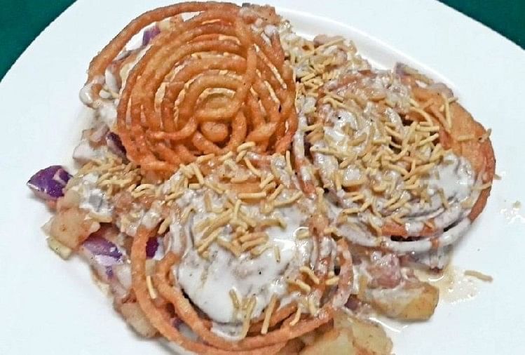 man made jalebi chaat by adding onions after see recipe you shocked