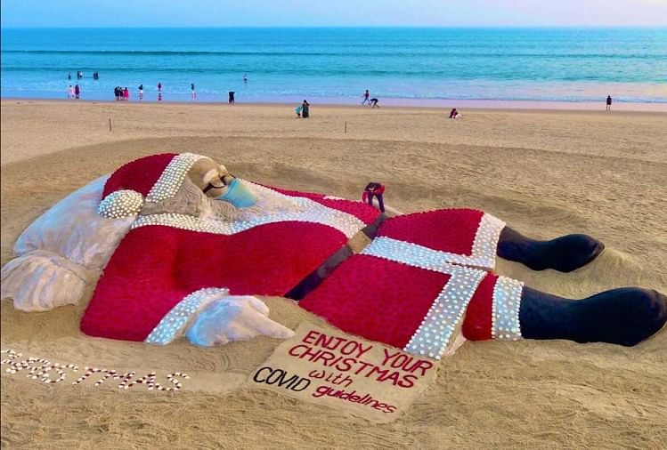 sand artist Sudarshan Patnaik created history who made the Santa sculpture of with 5400 roses