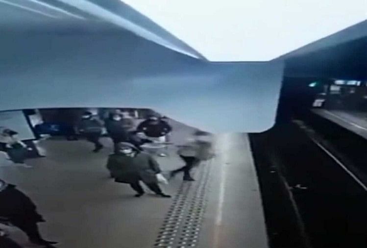 man pushed the woman in front of the train video goes viral on social media