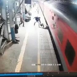 Man fell badly while a moving train rpf jawan save him life like this