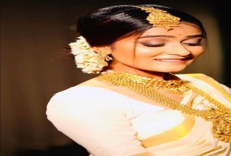 air hostess aayat dance on saami saami song of film pushpa video goes viral on social media