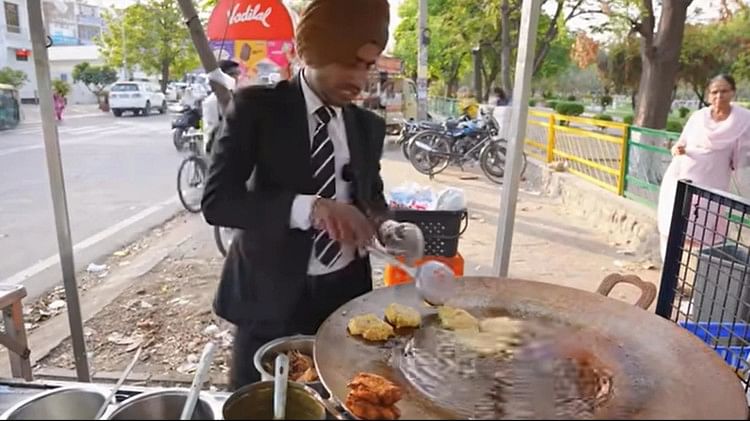Two boys in suit boots sell chaat and golgappa people were surprised to see the video