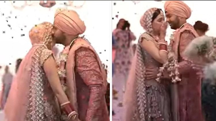Dulha Dulhan Video During the garland the groom said such a thing in the ear the bride started crying