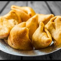 For three decades in this restaurant Samosa was being made in the toilet the officials raided