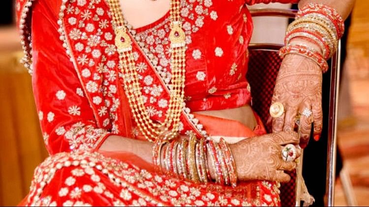Know the scientific Reason Behind the bride's Red Colour Wedding Dress
