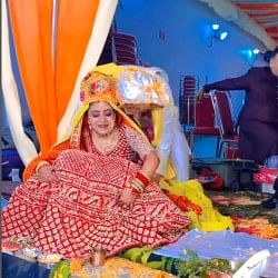 Bride Groom Video: When the groom used such a trick to lift the bride in the pavilion video viral