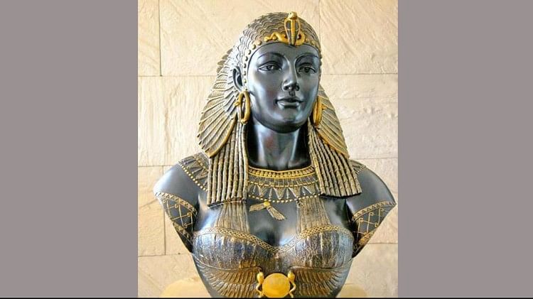 Queen Cleopatra world's most beautiful queen used to bathe in 700 donkey's milk