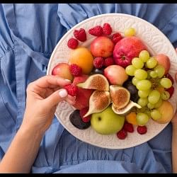 Fruit Eating Tips: know the right way of eating fruits according to Ayurveda In Hindi