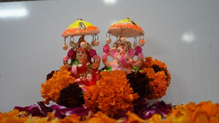 दिवाली की रात जरूर करें ये अचूक उपाय