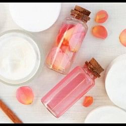 Rose Water Benefits: How to Apply Rose Water on Face In Hindi