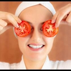 Chehre Par Tamatar Kaise Lagaye: How to Apply Tomato on Face for Glowing Skin