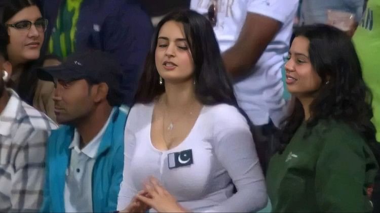 ICC T20 CWC: Mystery Girl in NZ-PaK Match goes viral on social media netizens share funny memes